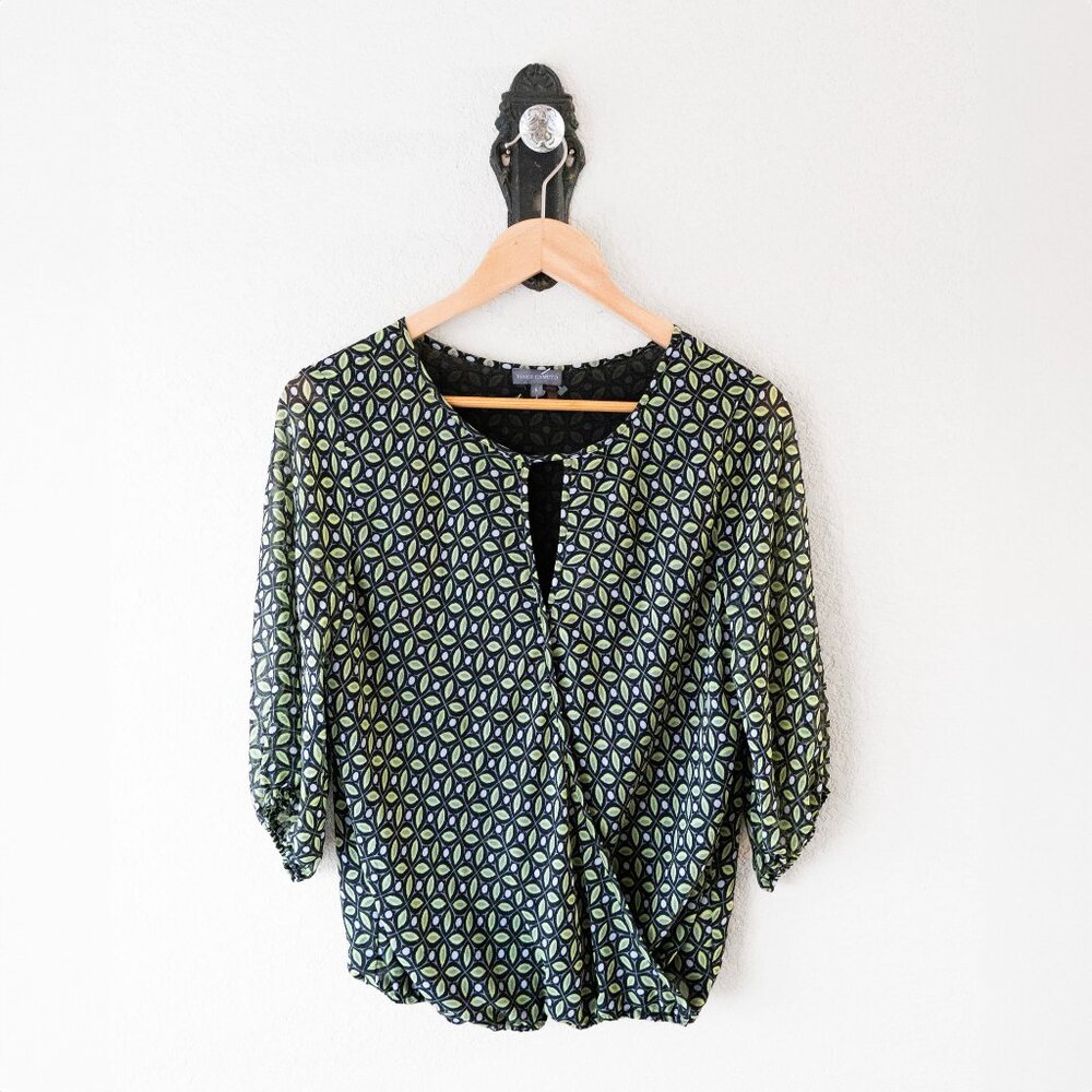 Vince Camuto Geometric Print Blouse Size Small 3/4 Sleeve Surplice Front Top